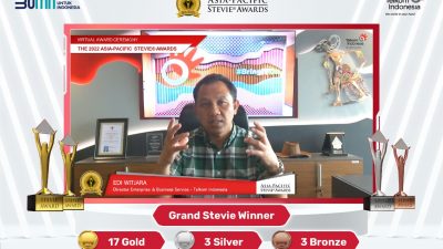 Direktur Enterprise & Business Service Telkom Edi Witjara pada acara Asia Pacific Stevie Awards 2022, Telkom dianugerahi The 2022 Grand Stevie®️ Award for Organization of The Year dengan meraih 17 emas, 3 perak, dan 3 perunggu.