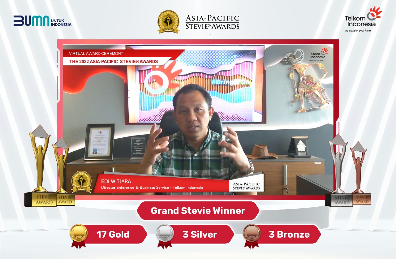 Direktur Enterprise & Business Service Telkom Edi Witjara pada acara Asia Pacific Stevie Awards 2022, Telkom dianugerahi The 2022 Grand Stevie®️ Award for Organization of The Year dengan meraih 17 emas, 3 perak, dan 3 perunggu.