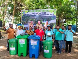 Lepas-Sambut di Kampung Batu Lubang, Kelly Kambu Bagi Tong Sampah-Promosikan Wisata Batu Lobang